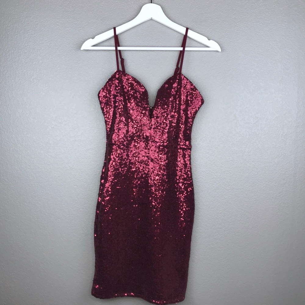 NWOT Sole Mio Red Sequin Bodycon Dress